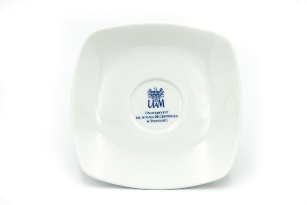 talerzyk pod filiżankę biały z logotypem UAM-