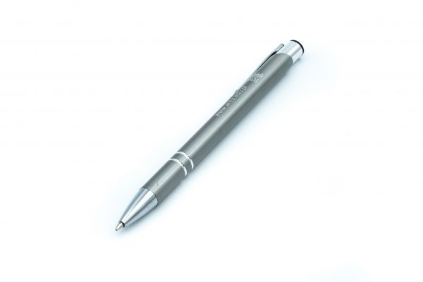 długopis srebrny z logotypem UAM
