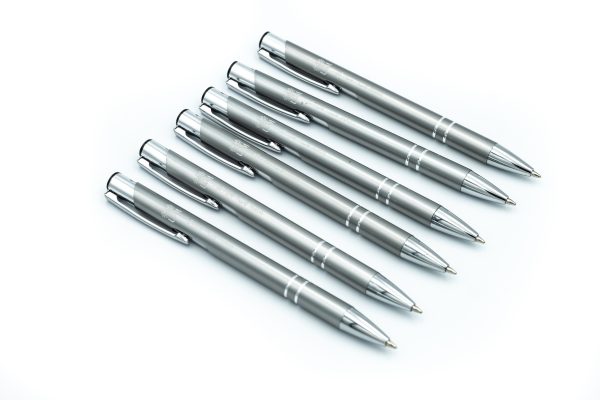 długopisy srebrne z logotypem UAM